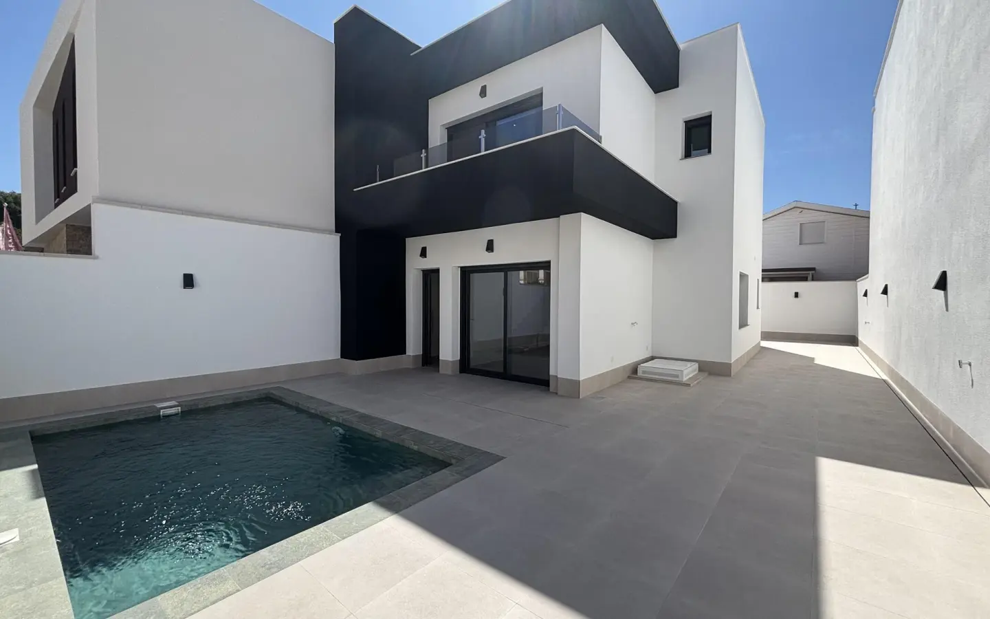 3-bedroom Villa In Almoradi, Spain (134 M²)