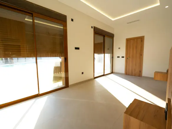 4-bedroom Villa In Benejúzar, Spain (166 M²)