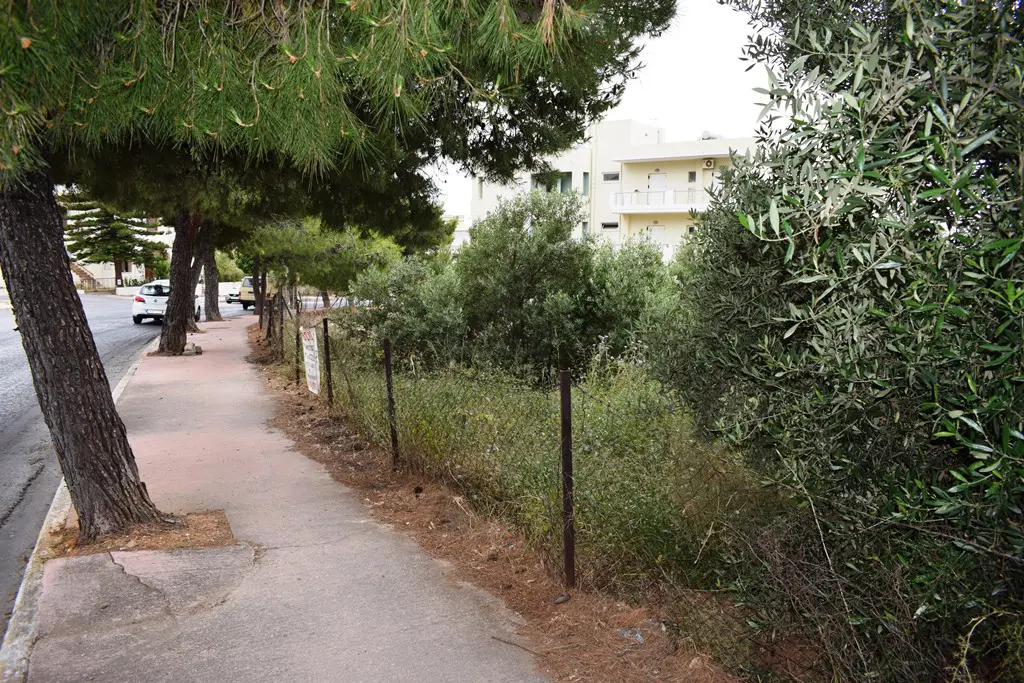 Land Of 392 M² In Crete
