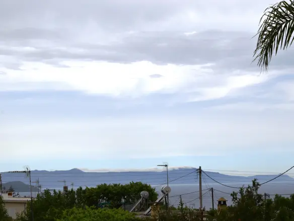 Land Of 392 M² In Crete