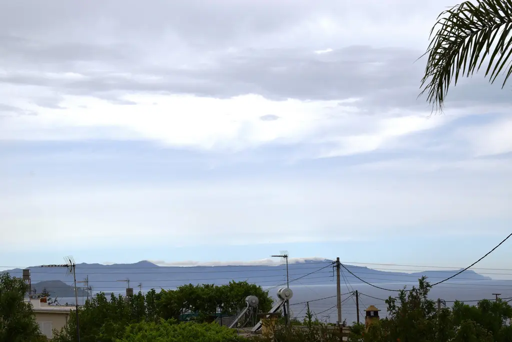 Land Of 392 M² In Crete