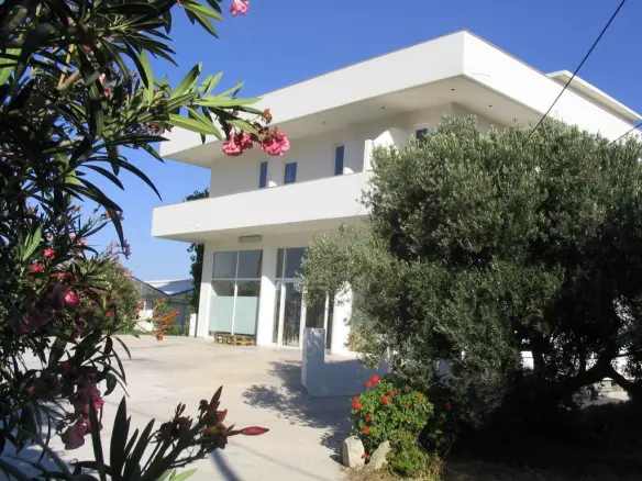 Business Of 579 M² In Crete