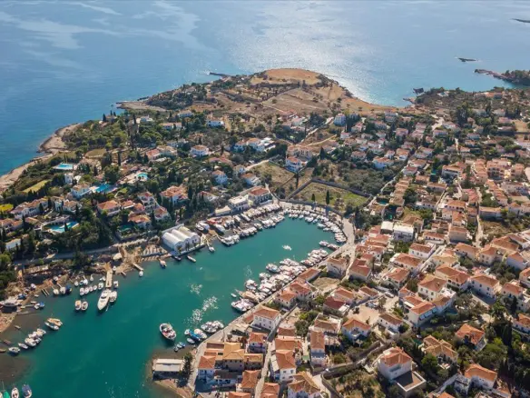 Land Of 550 M² In Attica