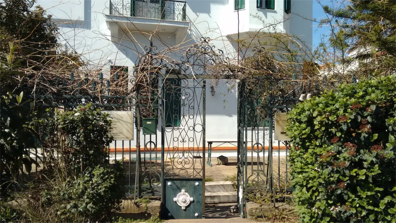 Detached House Of 440 M² On Islands