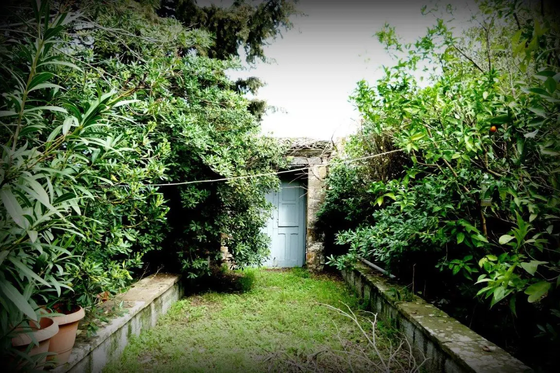 Detached House Of 330 M² In Islands