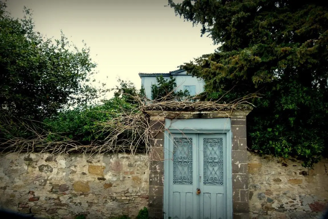 Detached House Of 330 M² In Islands
