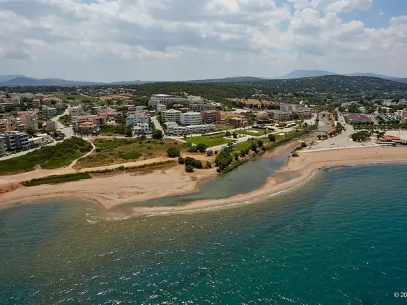 Land Of 635 M² In Attica