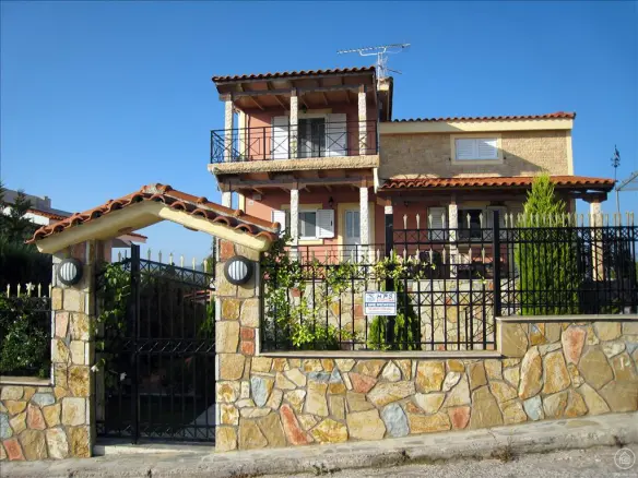 Villa Of 240 M² In Central Greece