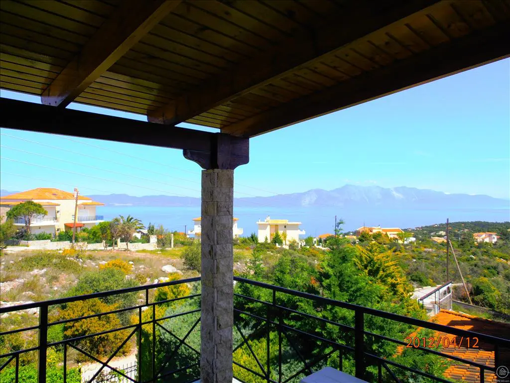 Villa Of 240 M² In Central Greece