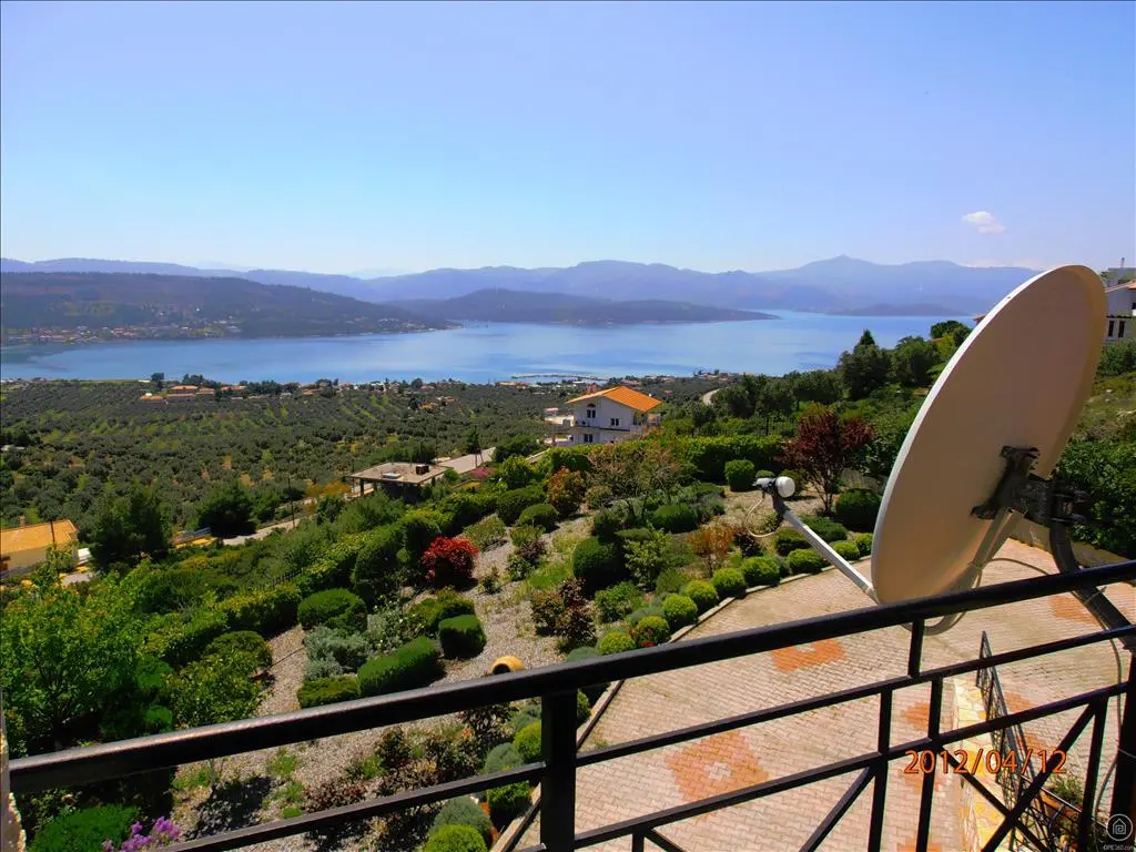 Villa Of 240 M² In Central Greece