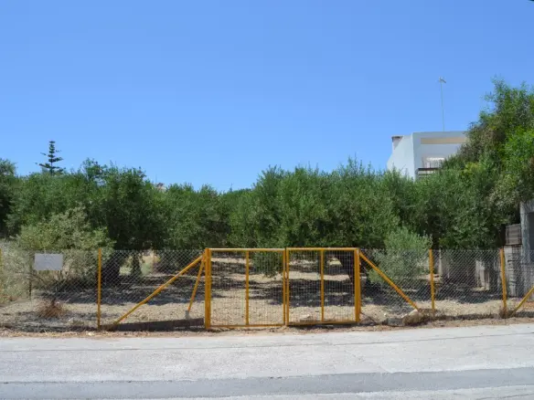 Land Of 390 M² In Crete