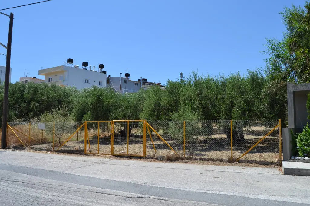 Land Of 390 M² In Crete