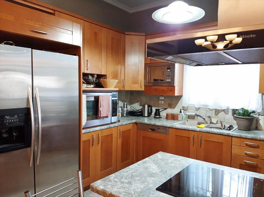 Detached House Of 450 M² In Athens