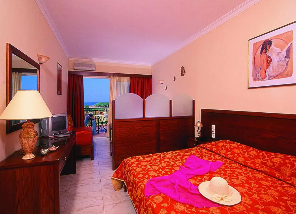 Hotel Of 8500 M² In Crete