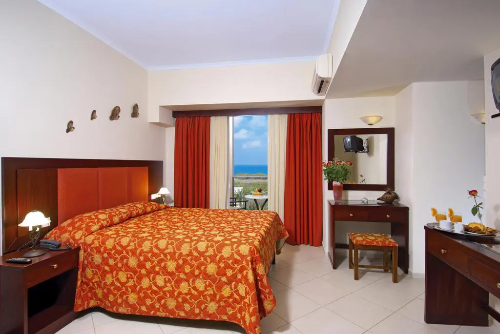 Hotel Of 8500 M² In Crete