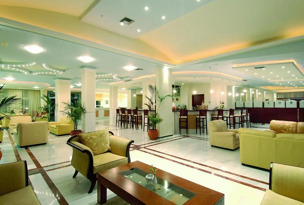 Hotel Of 8500 M² In Crete