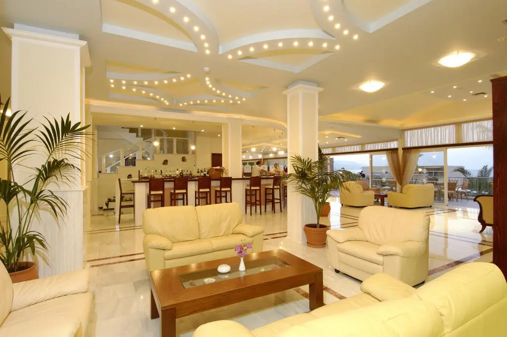 Hotel Of 8500 M² In Crete