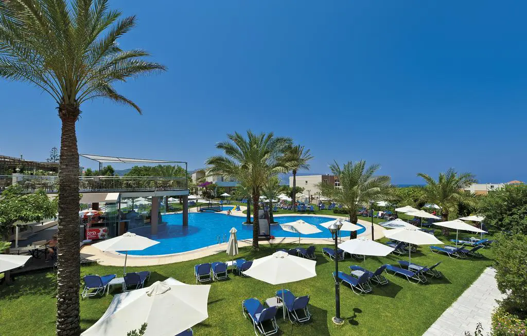 Hotel Of 8500 M² In Crete