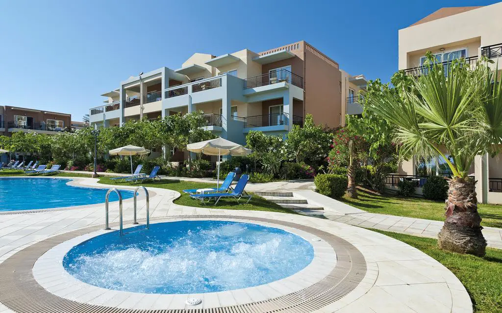 Hotel Of 8500 M² In Crete