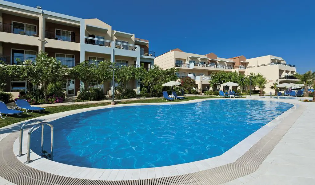Hotel Of 8500 M² In Crete