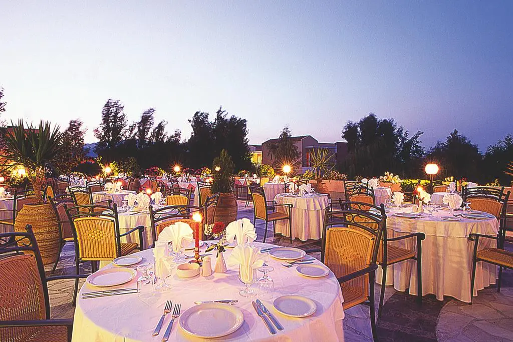 Hotel Of 8500 M² In Crete
