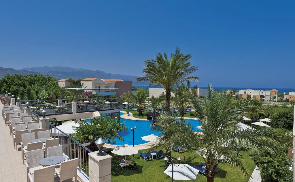 Hotel Of 8500 M² In Crete
