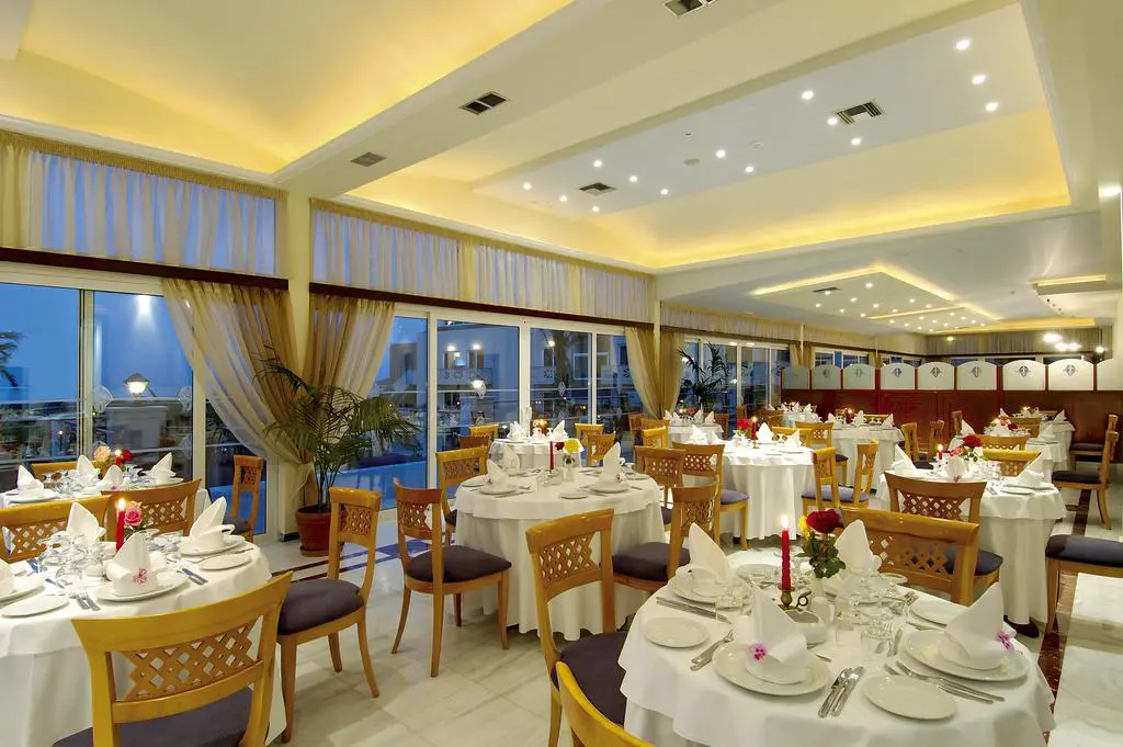 Hotel Of 8500 M² In Crete