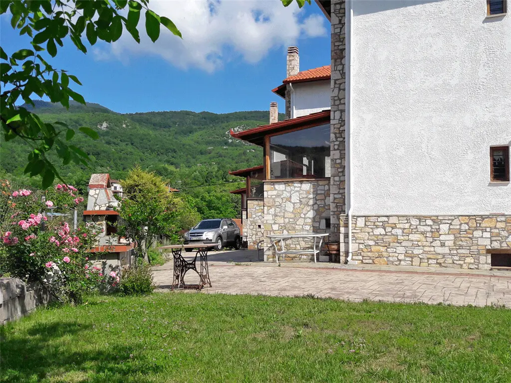 Business Of 390 M² On The Olympic Coast