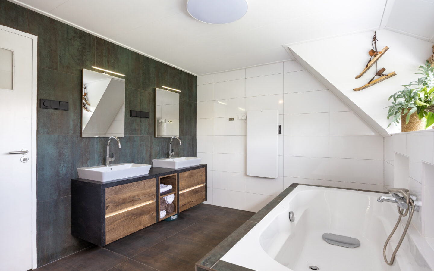 Detached Home Of 1120 M² With Modernised Interior In Marum ( Groningen, Holland)