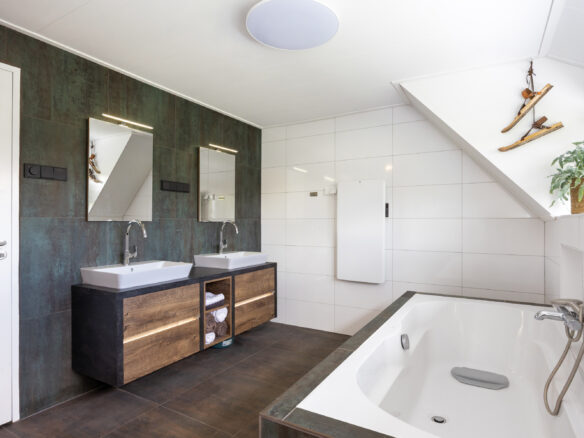Detached Home Of 1120 M² With Modernised Interior In Marum ( Groningen, Holland)