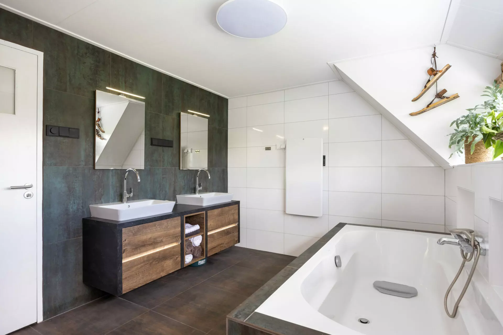 Detached Home Of 1120 M² With Modernised Interior In Marum ( Groningen, Holland)