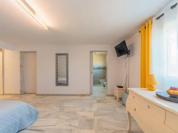 4-bedroom Villa In Alicante, Spain (277 M²)