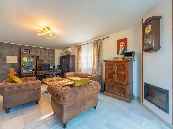 4-bedroom Villa In Alicante, Spain (277 M²)