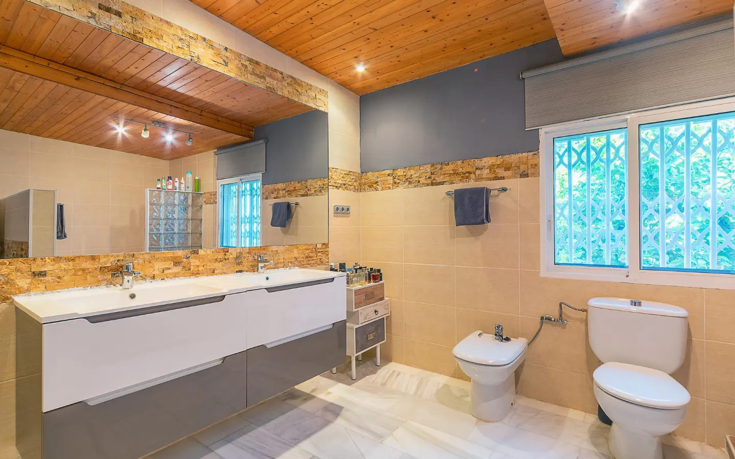 4-bedroom Villa In Alicante, Spain (277 M²)