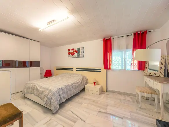 4-bedroom Villa In Alicante, Spain (277 M²)