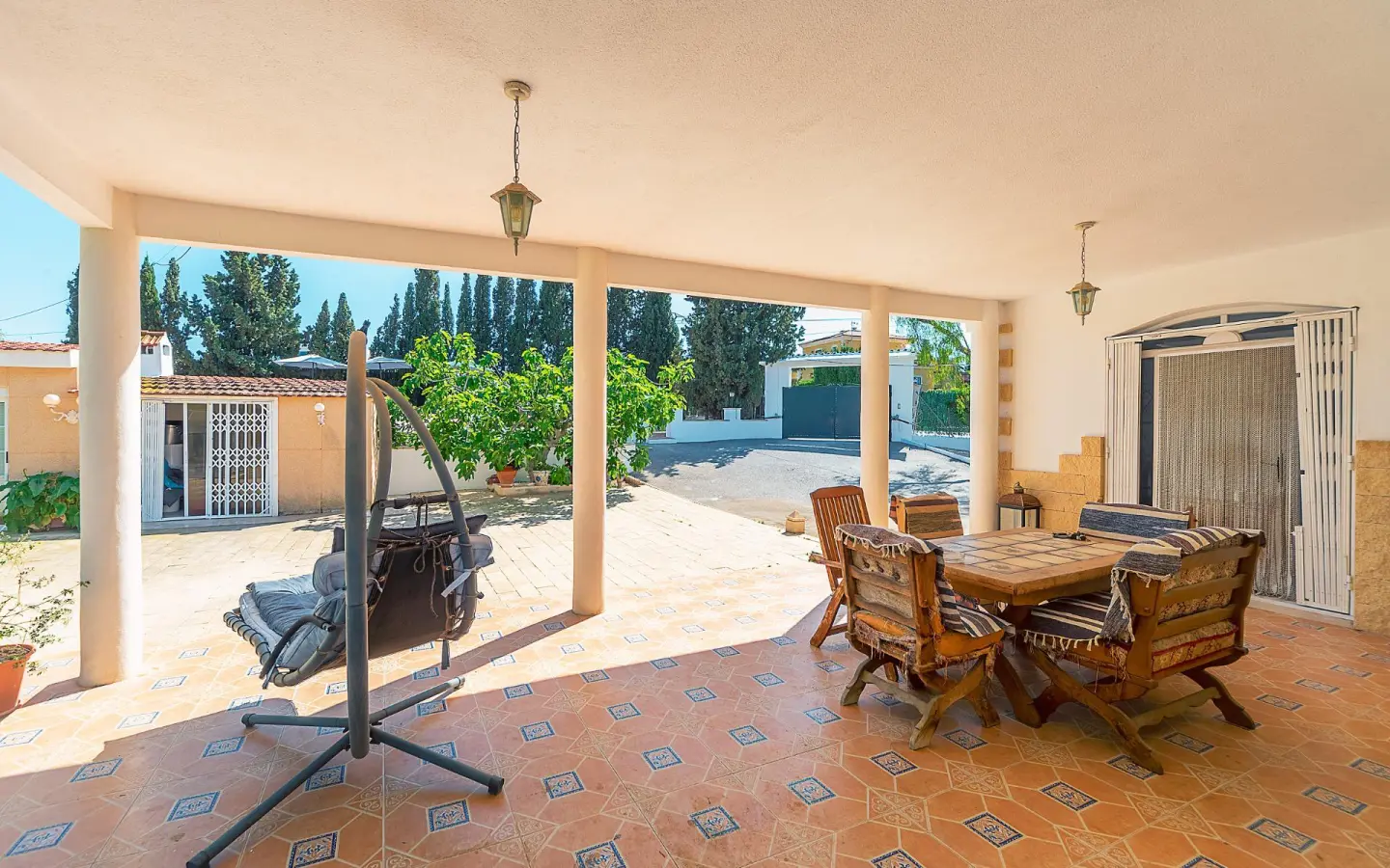4-bedroom Villa In Alicante, Spain (277 M²)
