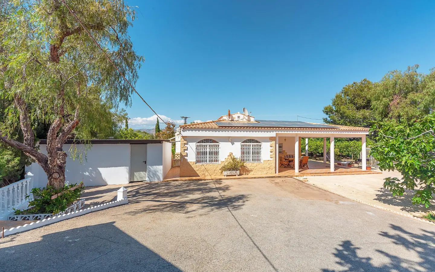 4-bedroom Villa In Alicante, Spain (277 M²)