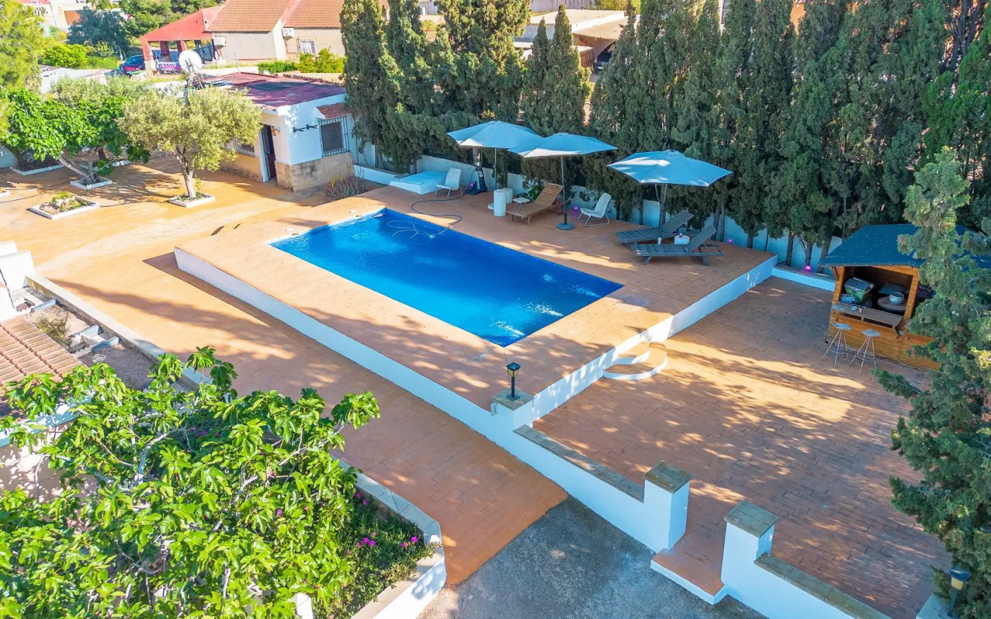 4-bedroom Villa In Alicante, Spain (277 M²)