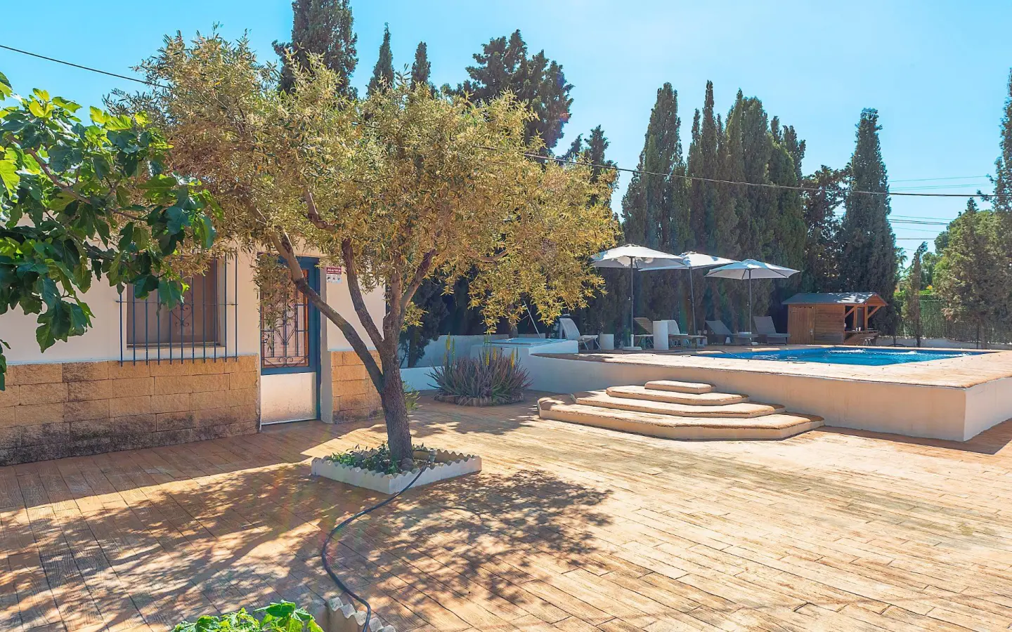 4-bedroom Villa In Alicante, Spain (277 M²)
