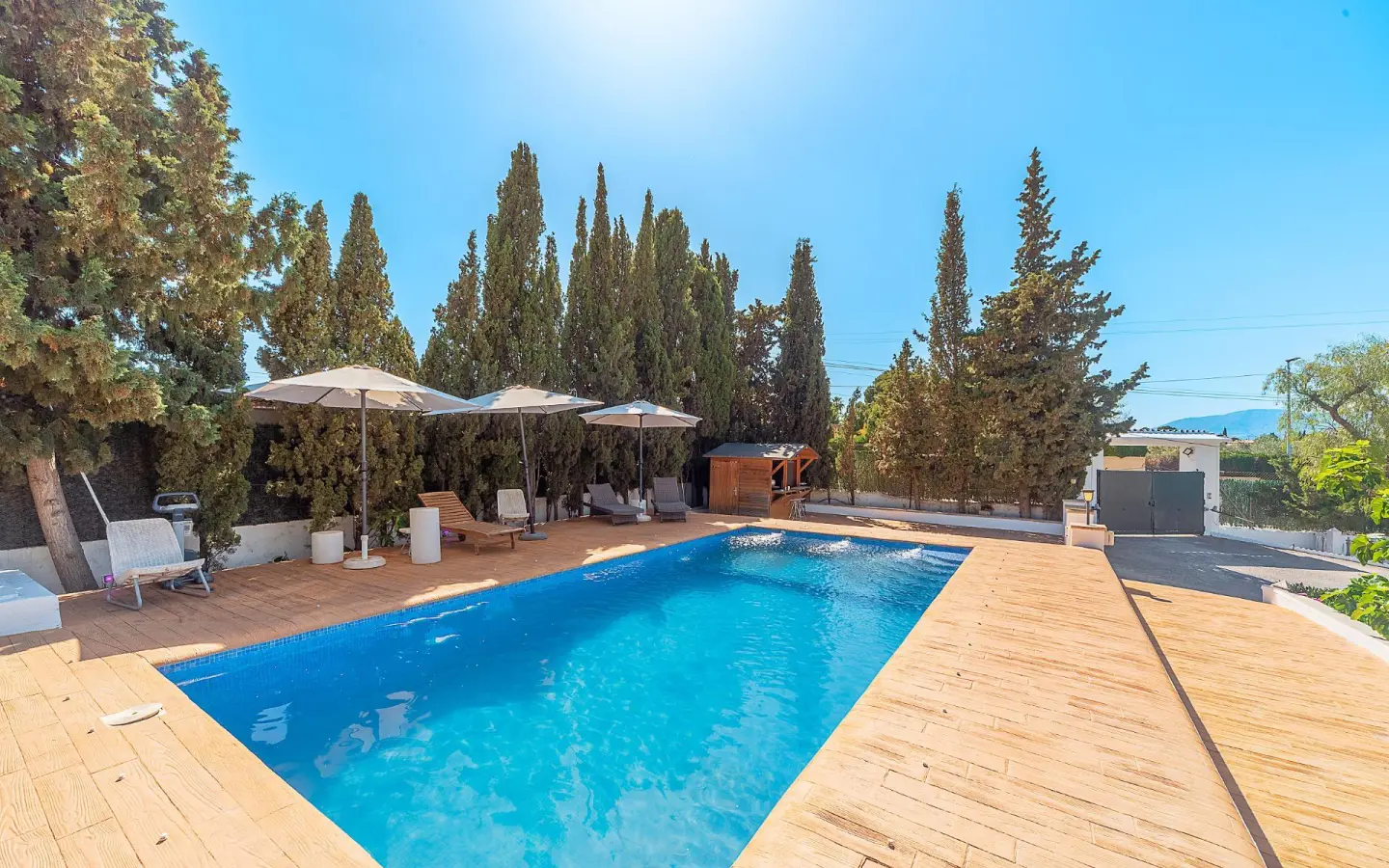 4-bedroom Villa In Alicante, Spain (277 M²)