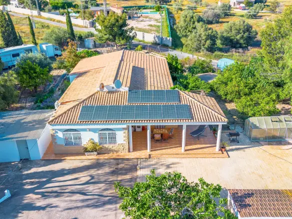 4-bedroom Villa In Alicante, Spain (277 M²)