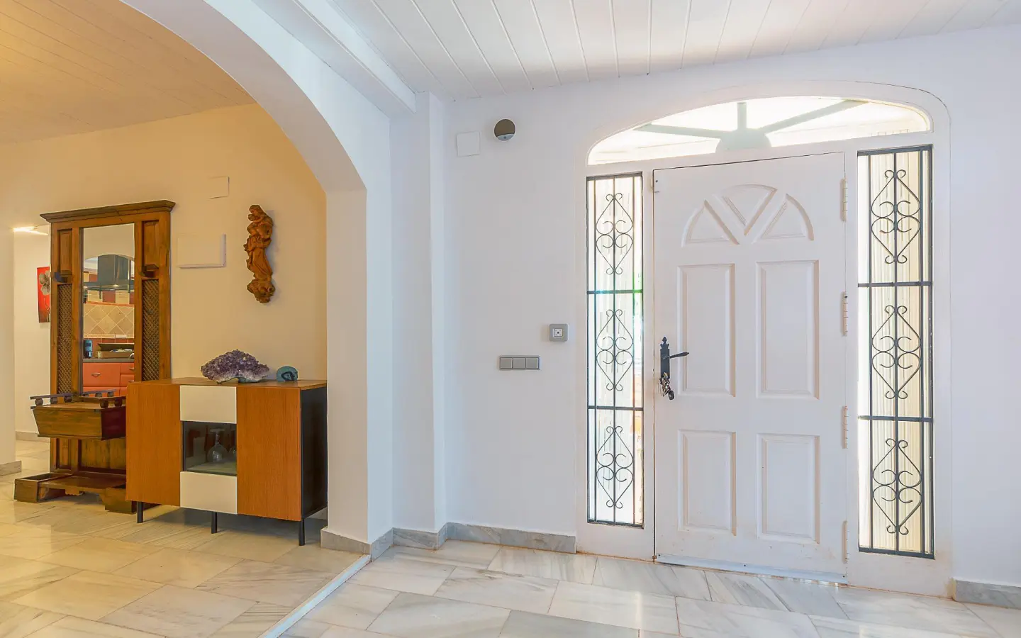 4-bedroom Villa In Alicante, Spain (277 M²)
