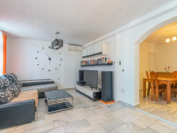 4-bedroom Villa In Alicante, Spain (277 M²)