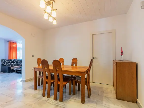 4-bedroom Villa In Alicante, Spain (277 M²)