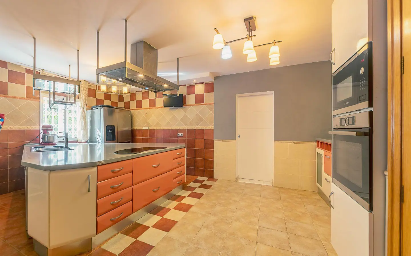 4-bedroom Villa In Alicante, Spain (277 M²)