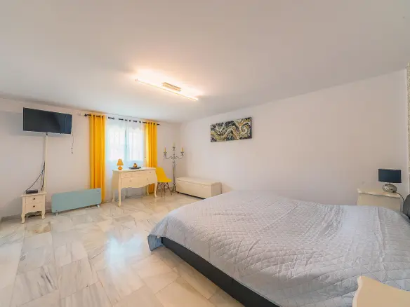 4-bedroom Villa In Alicante, Spain (277 M²)