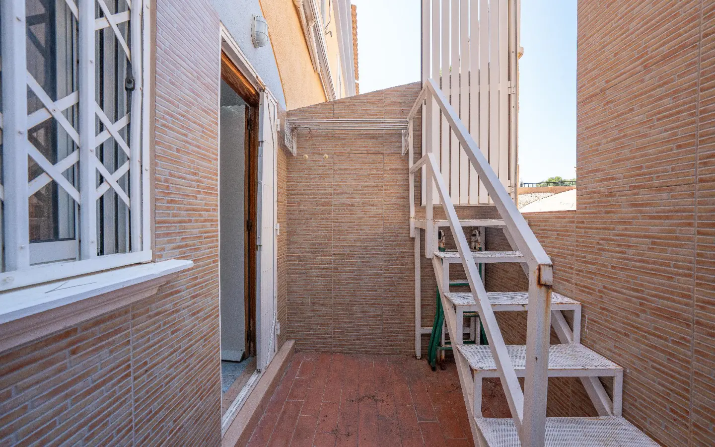 Bungalow Of 60 M² In Arenales Del Sol, Spain