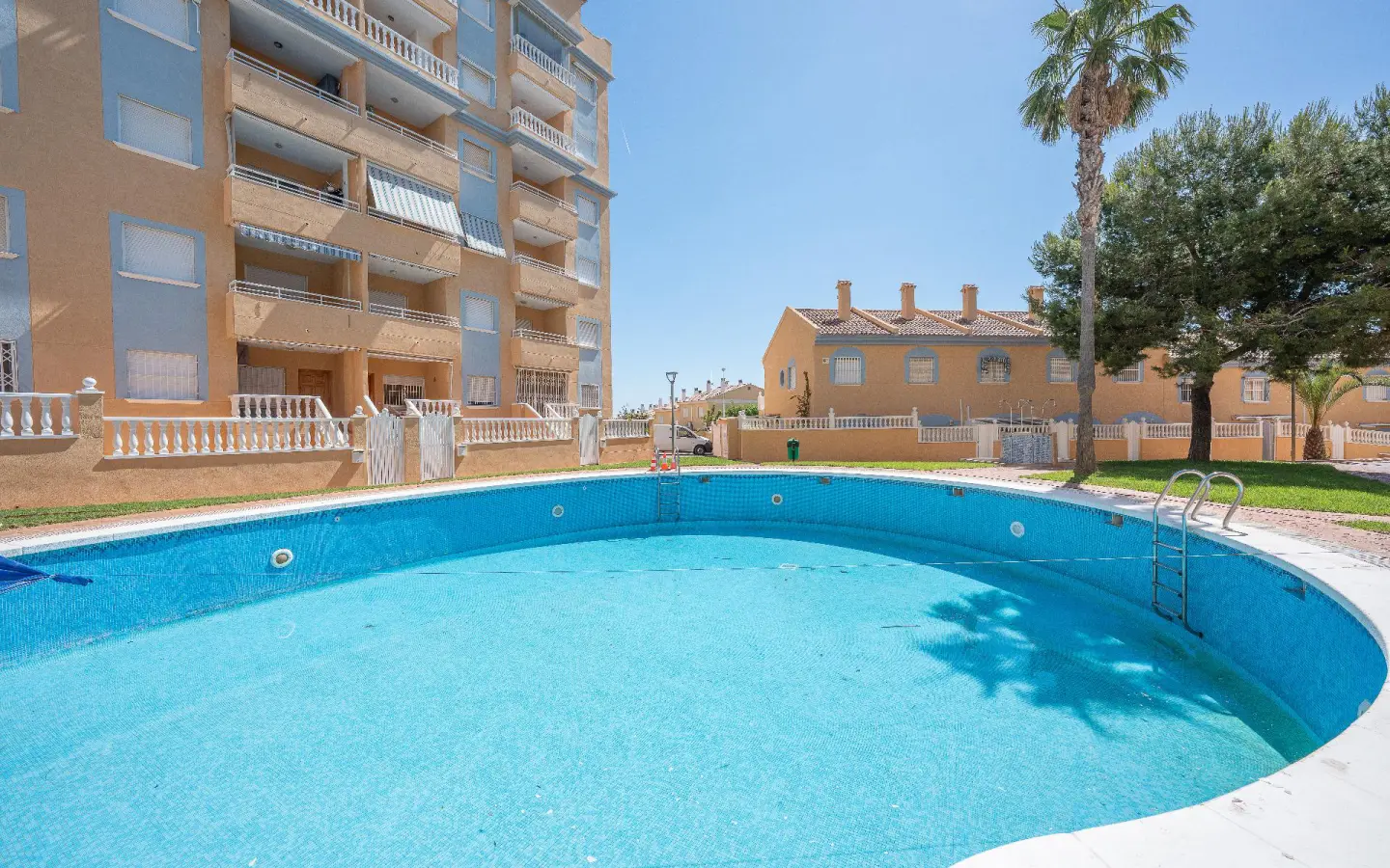 Bungalow Of 60 M² In Arenales Del Sol, Spain