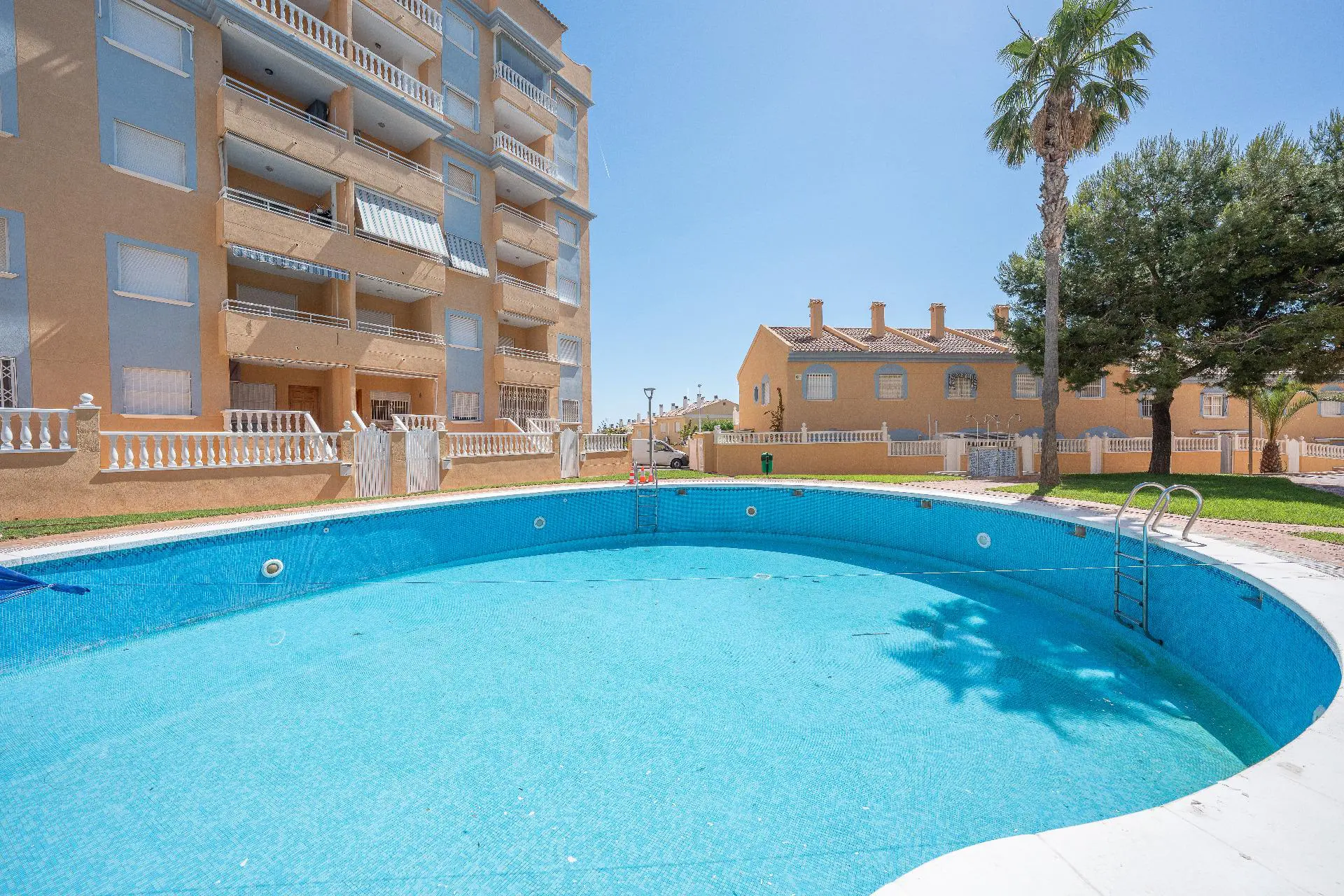 Bungalow Of 60 M² In Arenales Del Sol, Spain