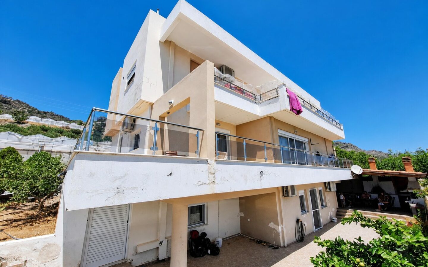Large 3-level Seaview Property With 3 Independent Apartments – Achlia, Ierapetra